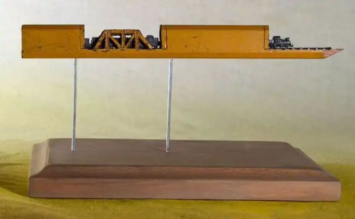 Потрясающая мини-скульптура из графитового карандаша