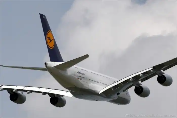 Как красят самый большой самолет. Airbus А-380 в Гамбурге