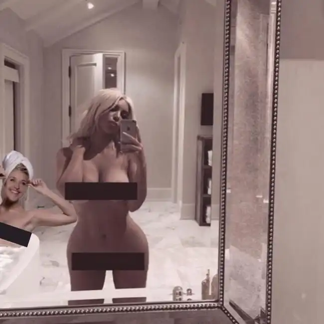 Звезды поддержали Ким Кардашян публикацией откровенных фото