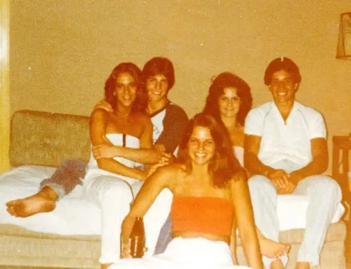 Первая любовь Том Круз опубликовала его неизвестные ранее фото