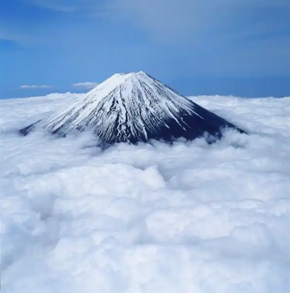 Многоликая Фудзияма: серия снимков священной горы от разных фотографов