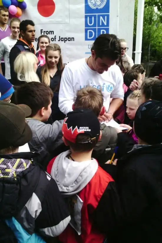 Орландо Блум посетил украинские города Донецкой области