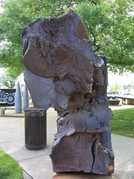 Броня корабля после попадания снаряда (4 фото)