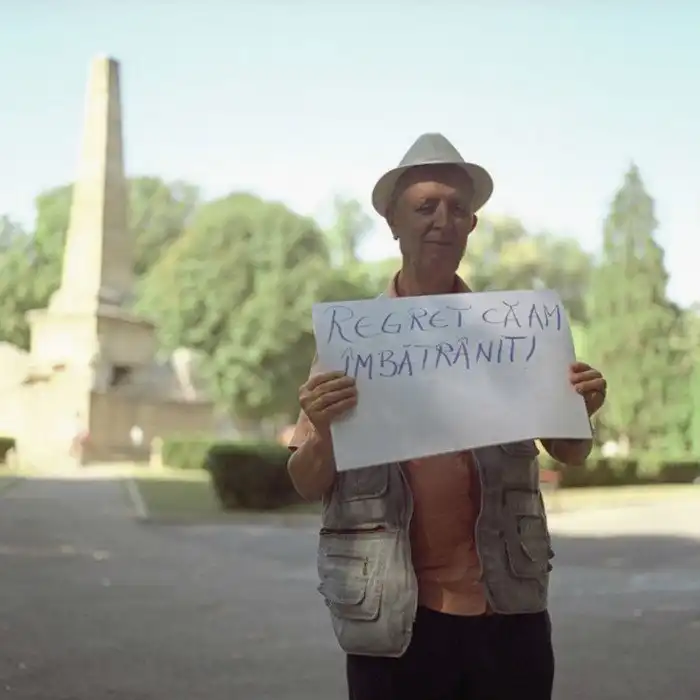 Фотограф спросила незнакомцев об их самых больших сожалениях и сфотографировала ответ