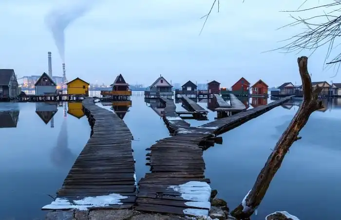«Плавучая деревня» в Венгрии