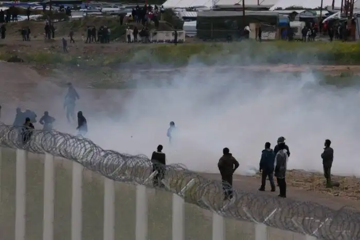 Мигранты продолжают штурмовать французский город Кале