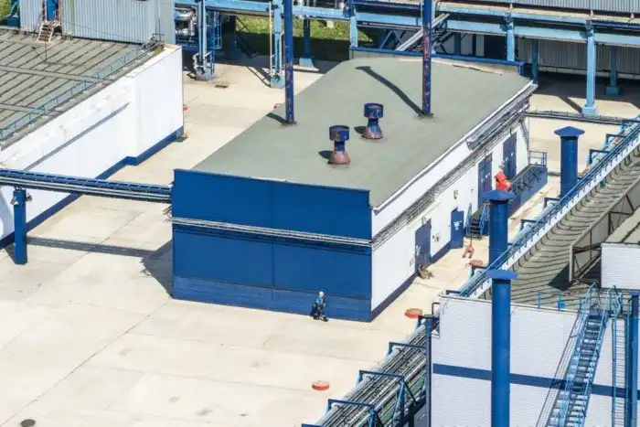 Как работает крупнейший нефтеперерабатывающий завод в России