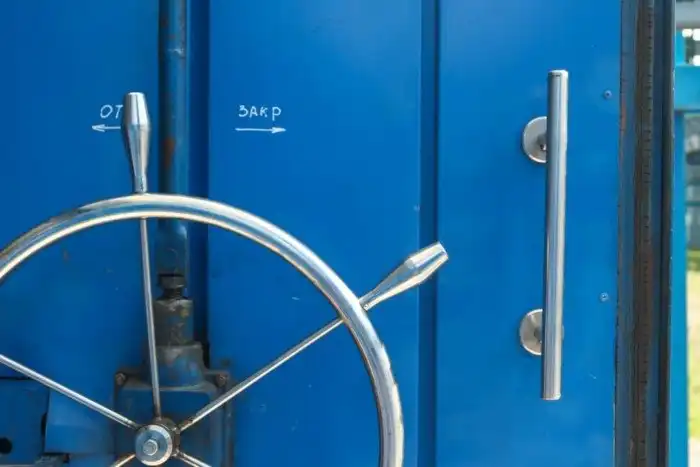 Как работает крупнейший нефтеперерабатывающий завод в России