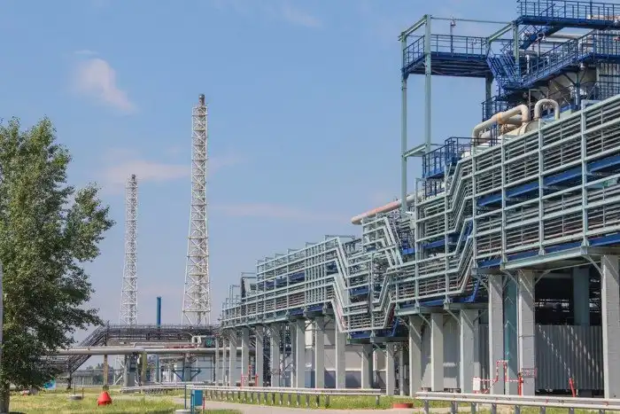 Как работает крупнейший нефтеперерабатывающий завод в России