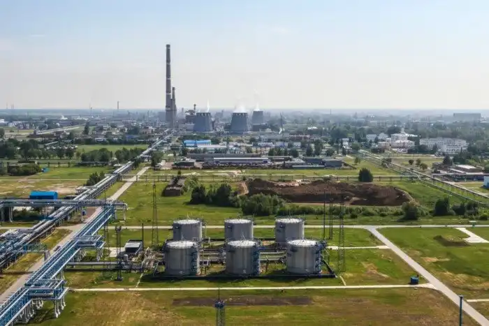 Как работает крупнейший нефтеперерабатывающий завод в России