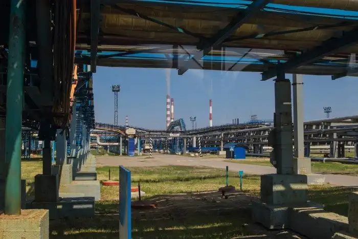 Как работает крупнейший нефтеперерабатывающий завод в России