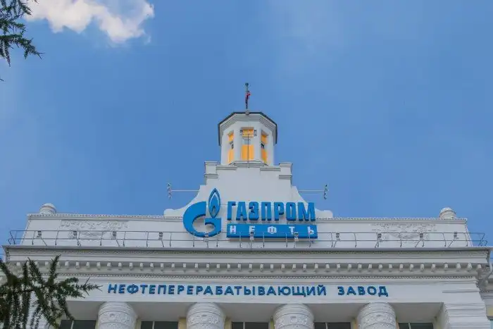 Как работает крупнейший нефтеперерабатывающий завод в России