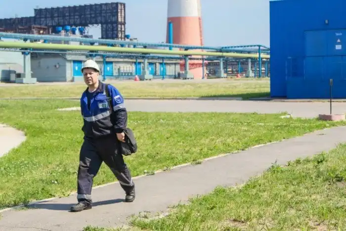 Как работает крупнейший нефтеперерабатывающий завод в России