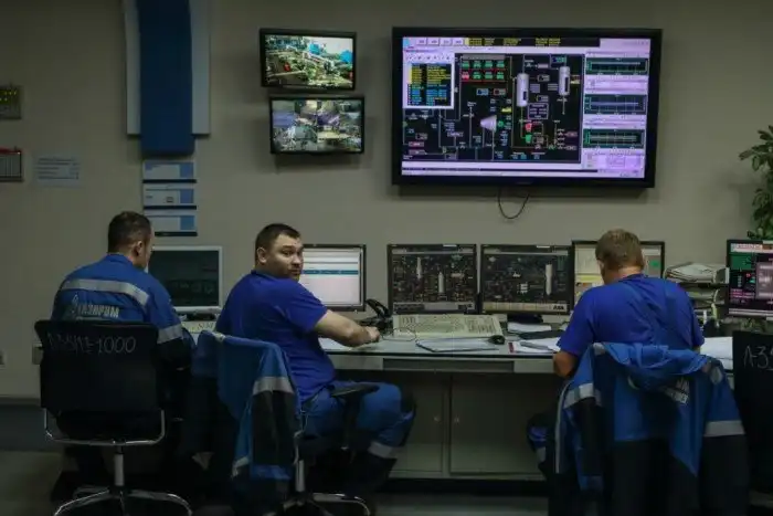 Как работает крупнейший нефтеперерабатывающий завод в России