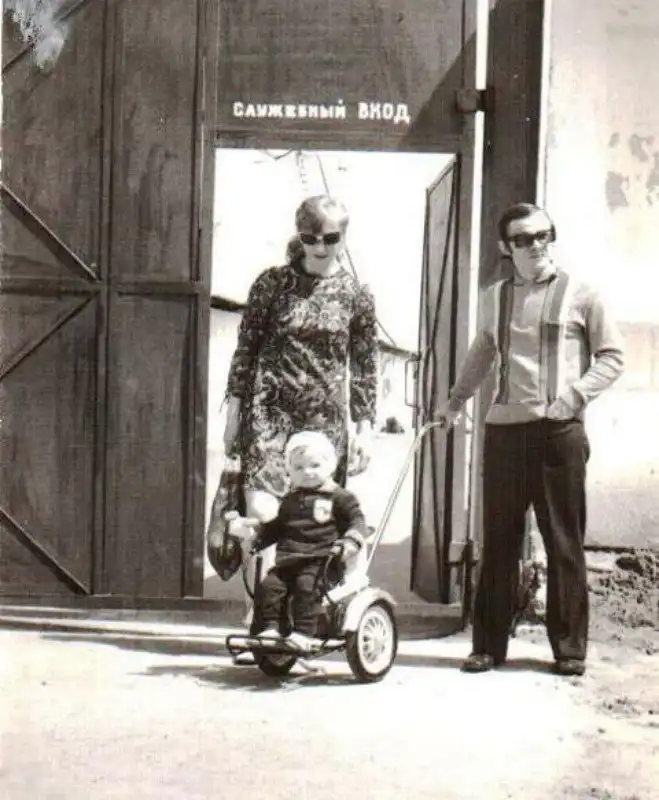 Детская коляска в России и СССР
