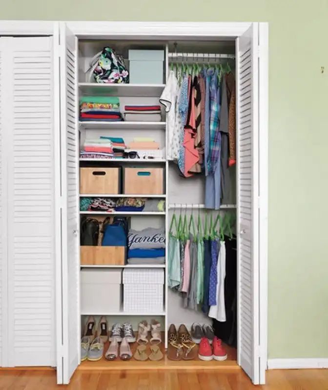 «Поместится всё!»: 10 секретов грамотно организованного гардероба