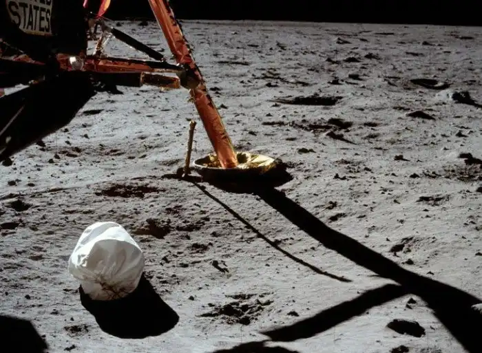 Высадка американцев на Луне: афера века или факт, не подлежащий сомнению?