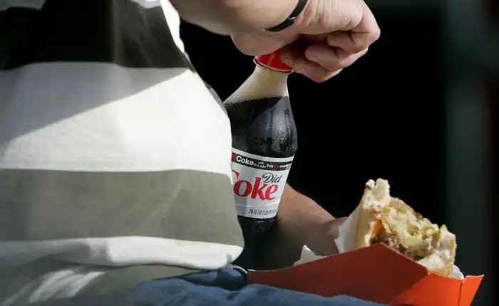 Как сладкая газировка заставляет организм стареть