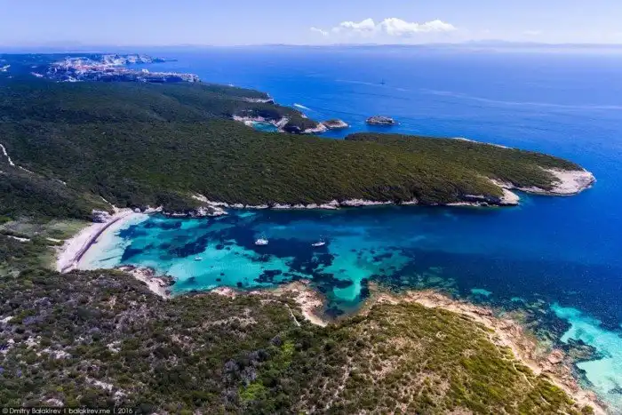 Потрясающие виды Корсики и Сардинии с дрона