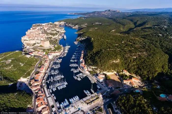 Потрясающие виды Корсики и Сардинии с дрона