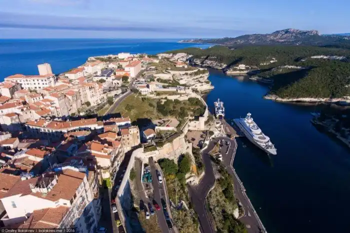 Потрясающие виды Корсики и Сардинии с дрона