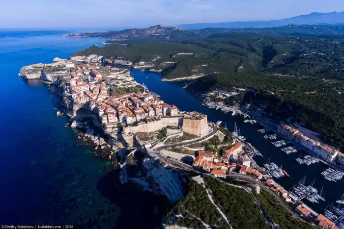 Потрясающие виды Корсики и Сардинии с дрона