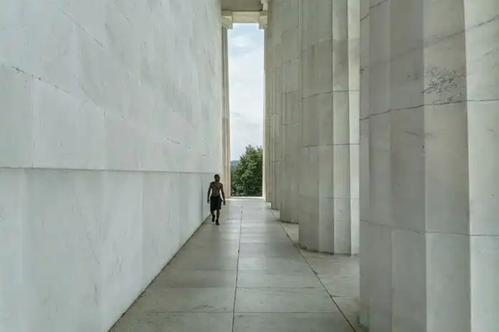 Как выглядят знаменитые туристические места, если развернуть фотокамеру в другую сторону