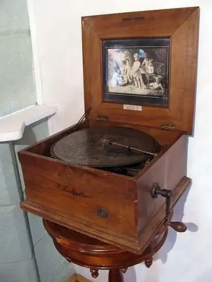 Николай Басков и музыкальные инструменты (70+)