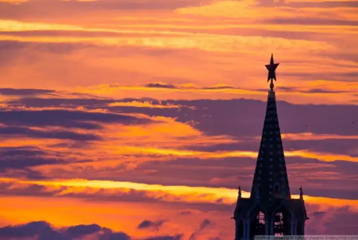 Как солнце вставало над Кремлем