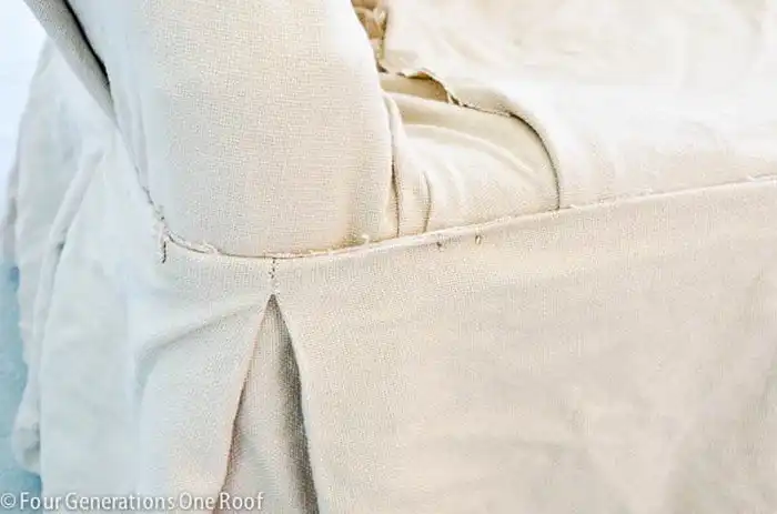 «Большая перебивка»: как легко поменять обивку дивана за копейки