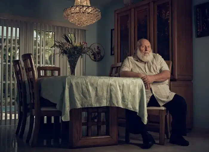 Чем занимается Санта-Клаус в остальное время года