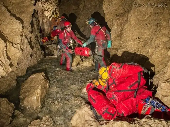 Экскурсия по пещере Снежной - одной из самых глубоких пещер мира