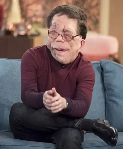 Сложно поверить, что эти мужчин - однояйцевые близнецы