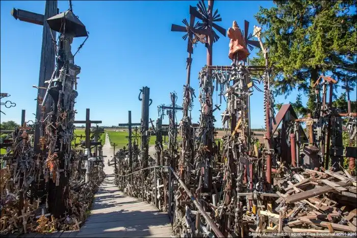 Странные места мира. Гора крестов в Литве