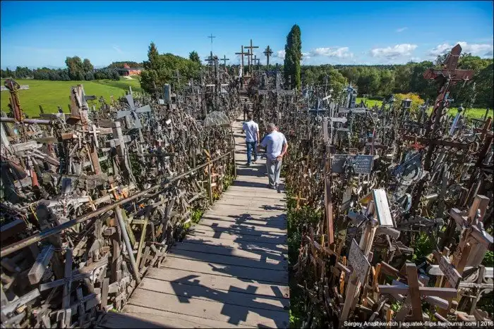 Странные места мира. Гора крестов в Литве