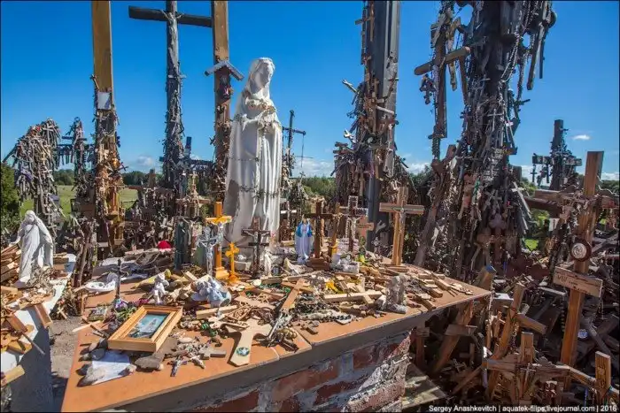 Странные места мира. Гора крестов в Литве