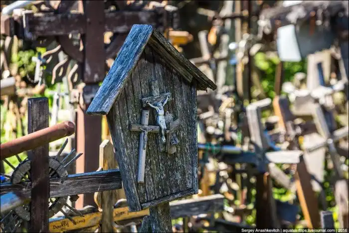 Странные места мира. Гора крестов в Литве