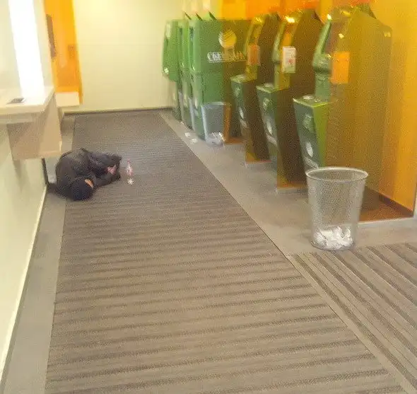 Вы удивитесь, но в банках можно не только совершать финансовые операции