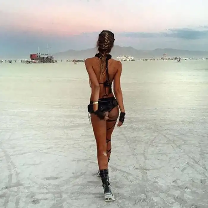 Девушки с фестиваля Burning Man