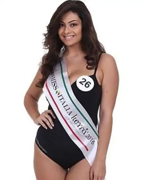 Итальянская модель подверглась нападкам со стороны коллег из-за того, что она 'слишком толстая'