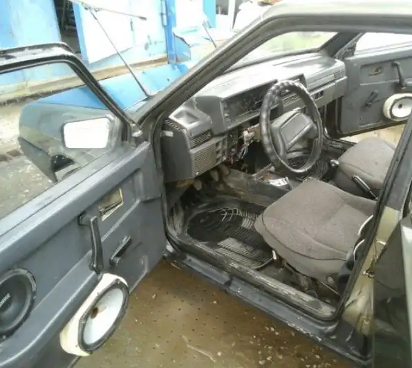 Ужасные примеры установки автоакустики