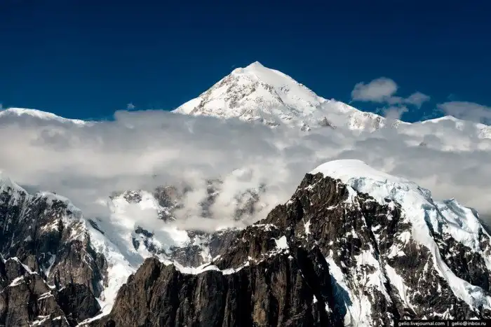 Полёт над горой Денали на Аляске
