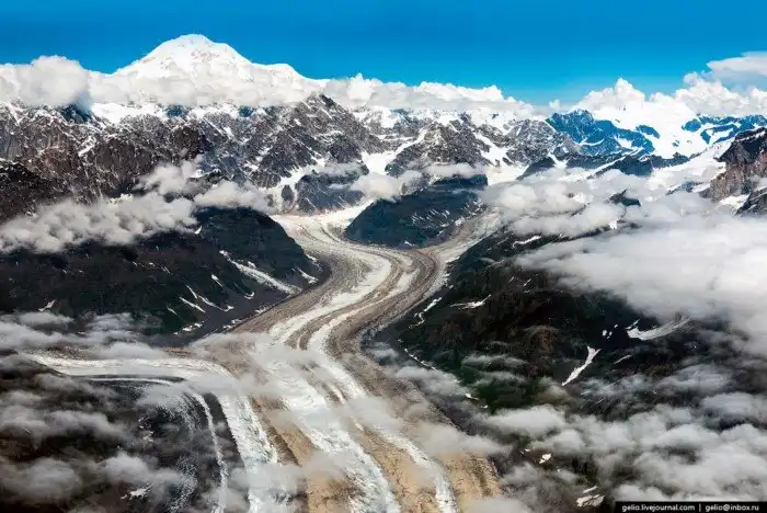 Полёт над горой Денали на Аляске