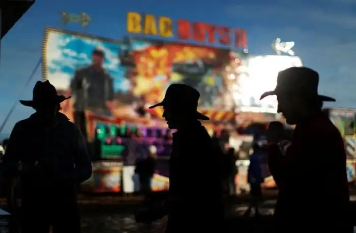 Отдых австралийской деревенщины на фестивале Deni Ute Muster