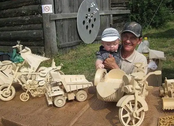 Это мне дедушка сделал!