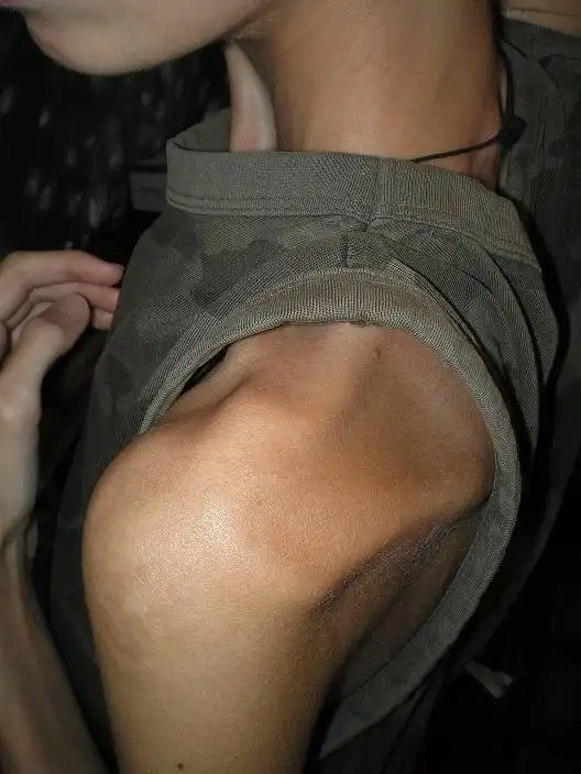 Танцовщица Настя сидит на строгой диете и думает, что ей можно бы еще чуть похудеть