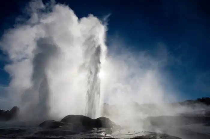 11 гейзеров, демонстрирующих невероятную мощь и силу Земли