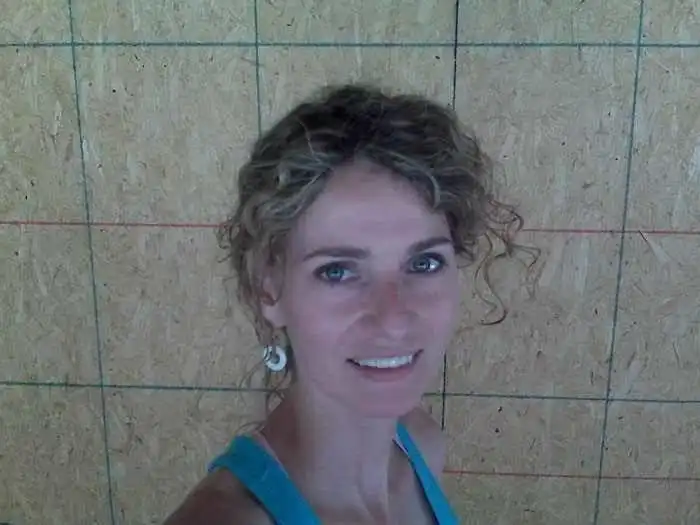 Мать-одиночка построила дом для 4-х своих детей по руководствам из YouTube