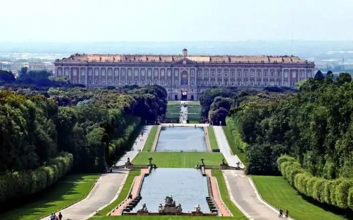 15 самых больших дворцов, которые действительно впечатляют