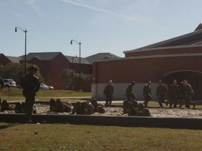 Как выглядят казармы, где живут и тренируются морские пехотинцы США